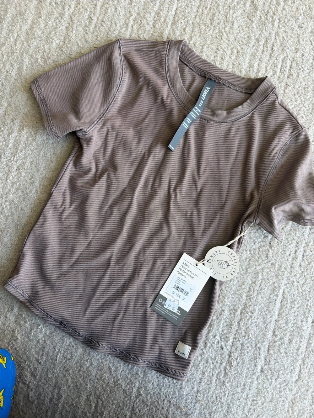 Vuori pose fitted tee-smoky taupe